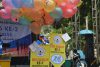 Poto doorprize = Kupon hadiah terpasang pada balon dilengkapi spanduk kecil berwarna kuning bertuliskan Universitas Tidar Magelang, Prof. Cahyo Yusuf, M.Pd (belakang) memberikan sambutan pada pembukaan Senam dan Jalan Santai Jumat (04/03/2016)