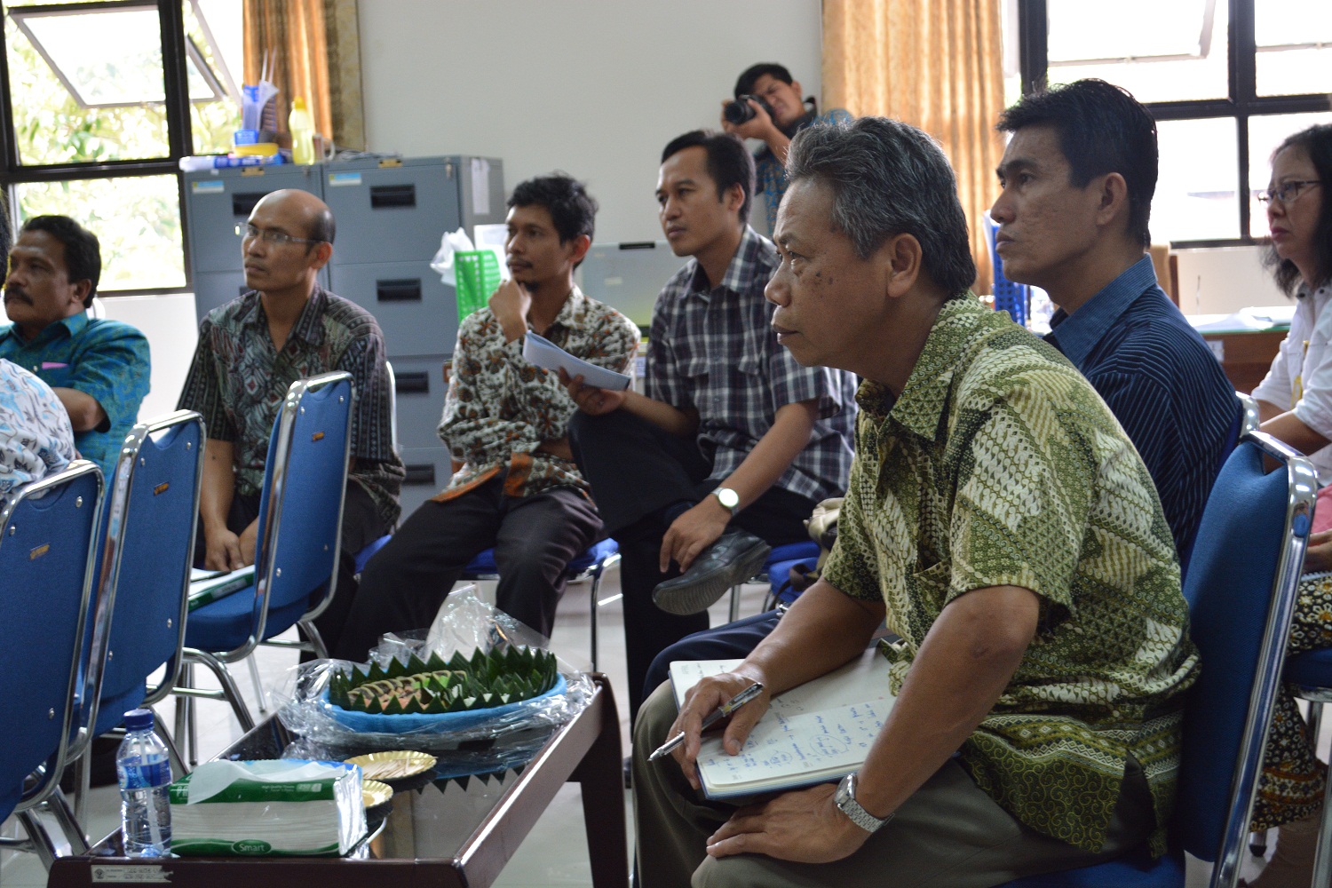 Perwakilan masing-masing Fakultas serta anggota LPPM-PMP UNTIDAR menyimak penjelasan mengenai mitigasi bencana dan sejarah kegempaan di Indonesia.