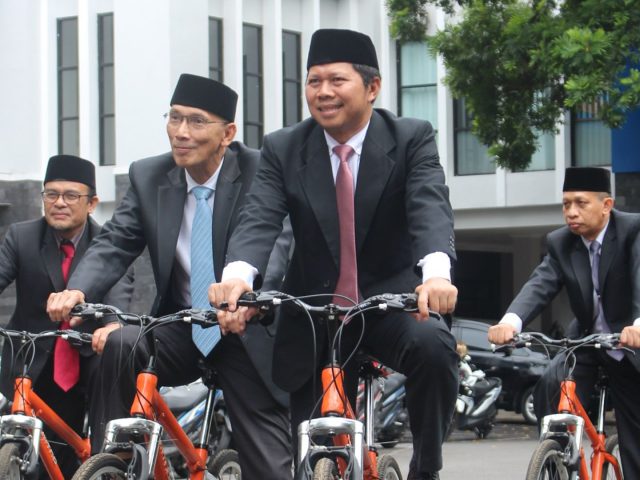 Menyikapi Kenaikan Harga BBM, Universitas Tidar Meluncurkan Inovasi Sepeda Kampus