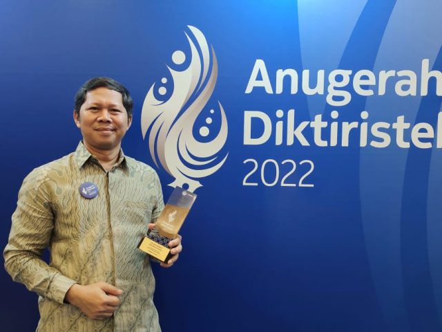 Prof. Dr. Suyitno, M.Sc. Raih Penghargaan Academic Leader 2022